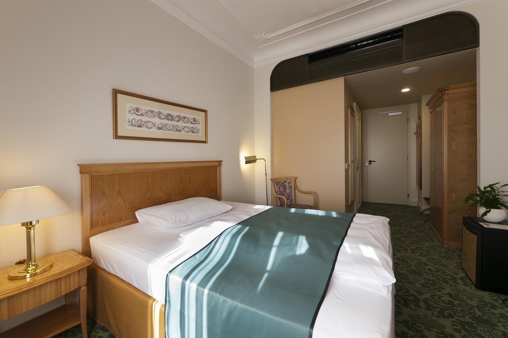 Grandhotel Ambassador Narodni Dum Karlsbad Værelse billede